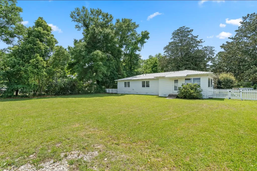 208 N. Ingleside Street Fairhope AL 36532