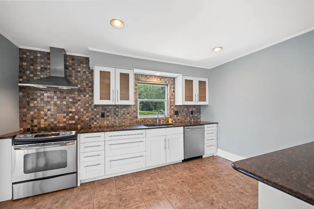 208 N. Ingleside Street Fairhope AL 36532