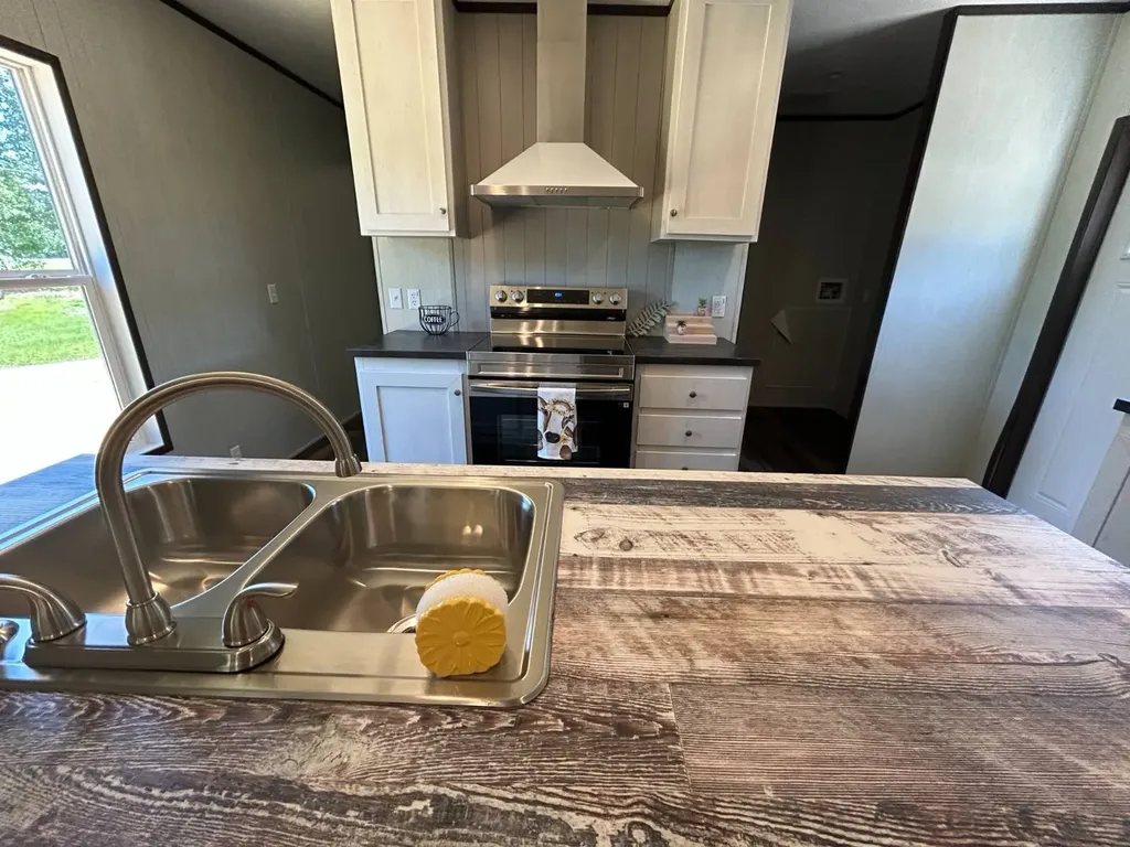 575 Payne Creek Russellville AL 35654