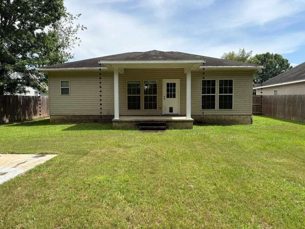 300 Melrose Lane Dothan AL 36303