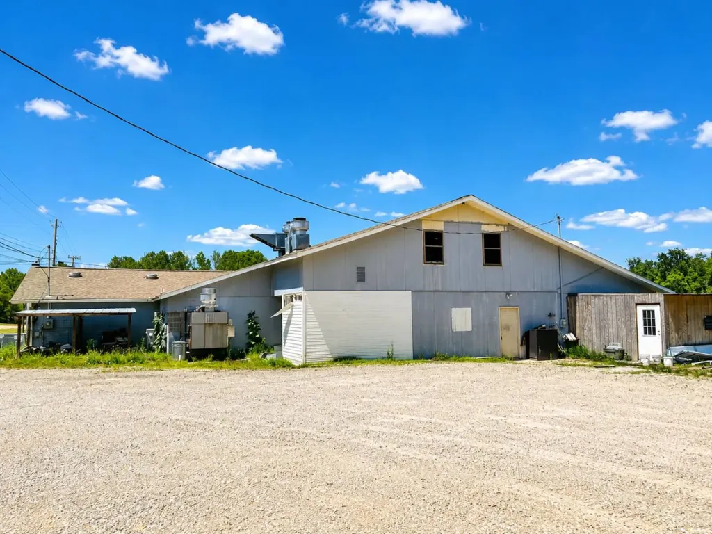 1717 State Highway 17 Hamilton AL 35570