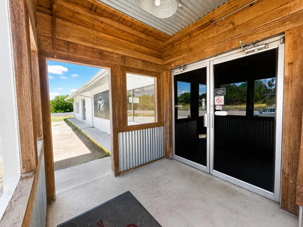 1717 State Highway 17 Hamilton AL 35570