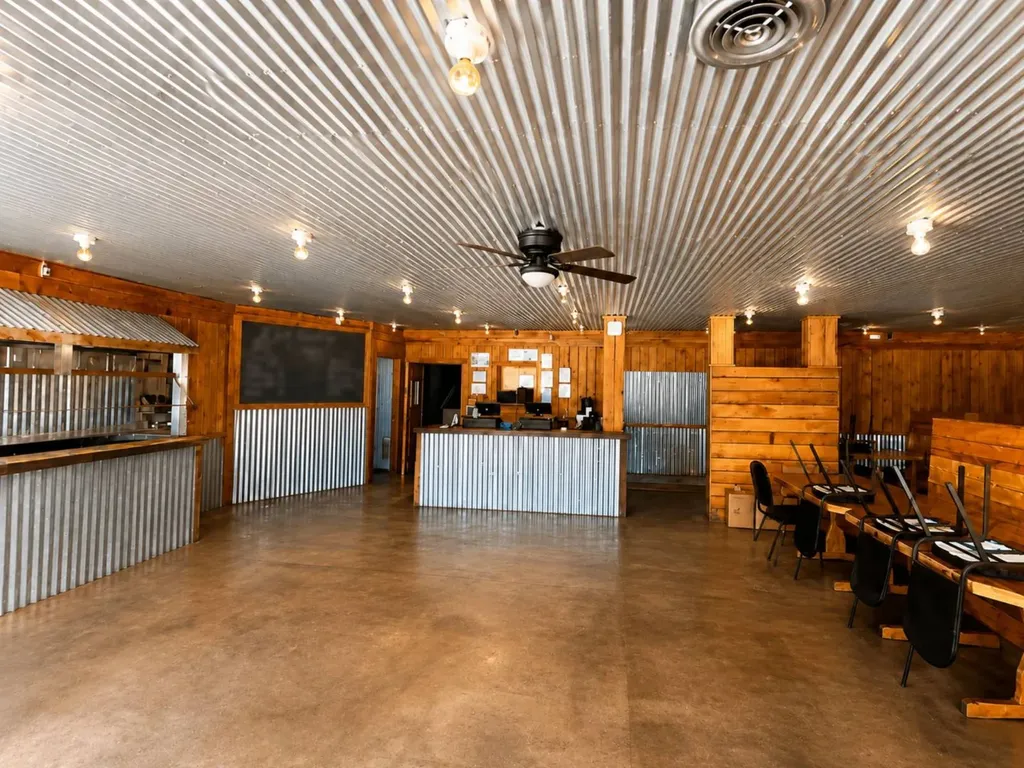 1717 State Highway 17 Hamilton AL 35570