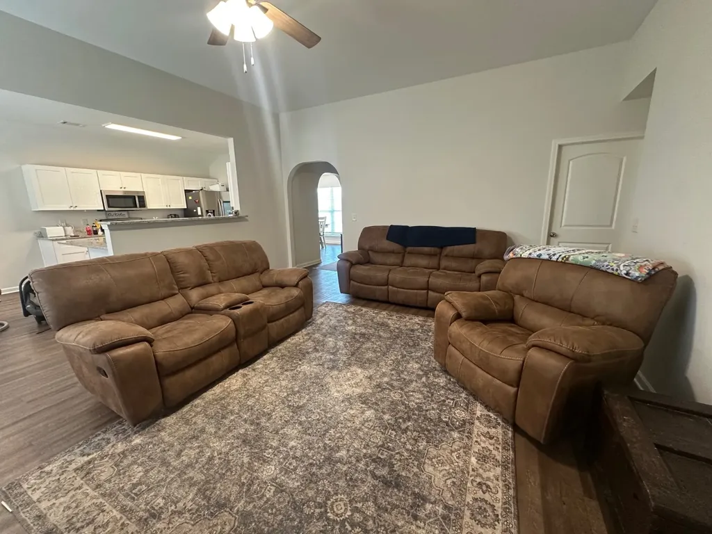 1844 Landing Place Deatsville AL 36022