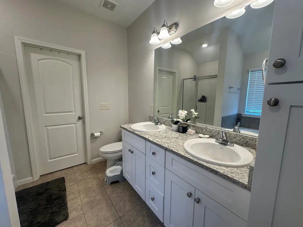 1844 Landing Place Deatsville AL 36022