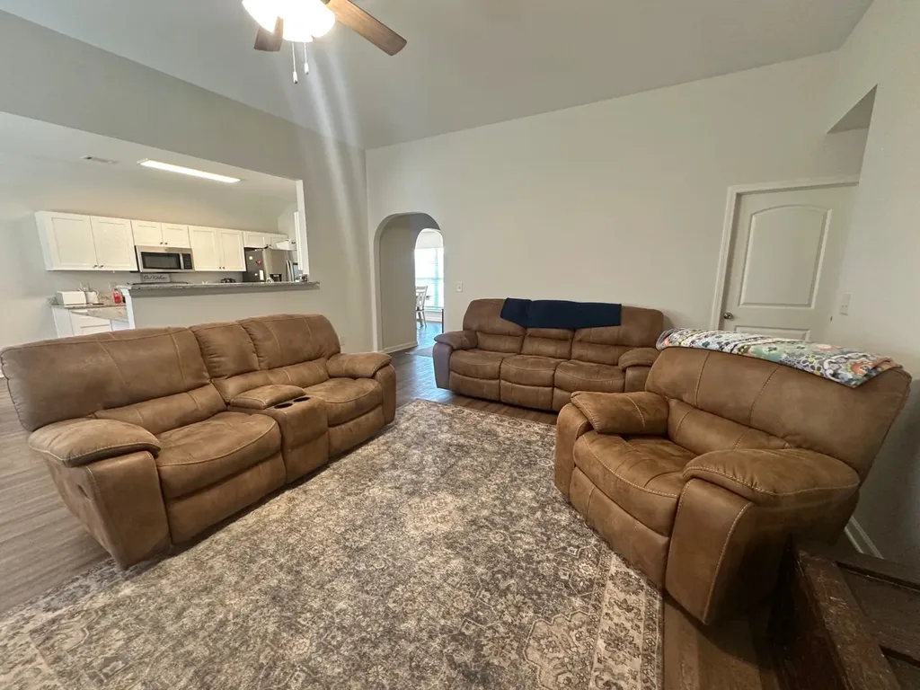 1844 Landing Place Deatsville AL 36022