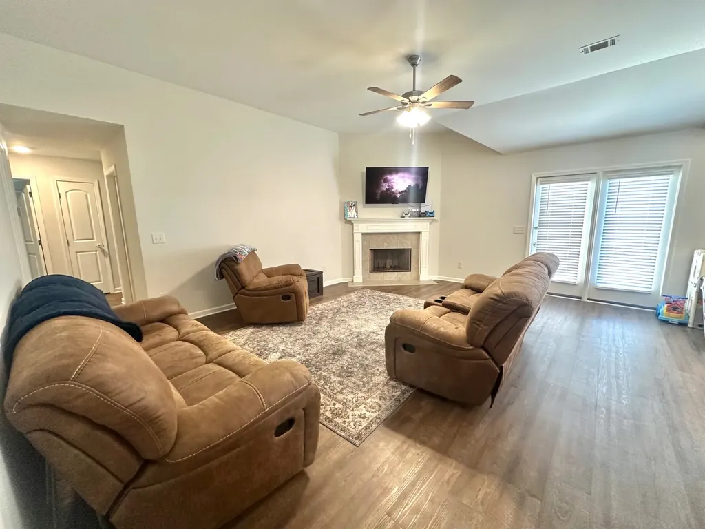 1844 Landing Place Deatsville AL 36022