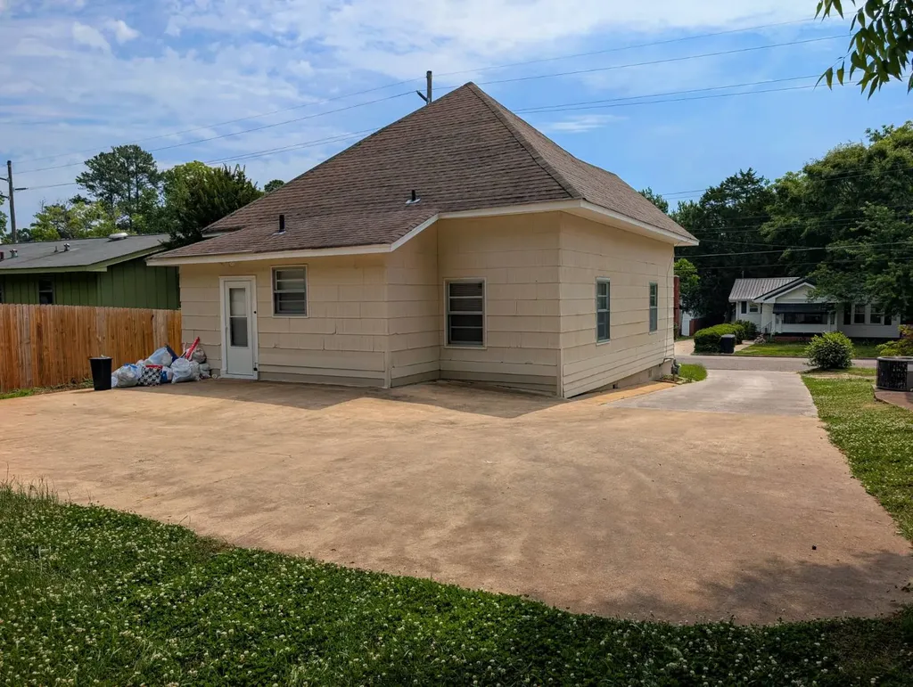 911 S 6th Street Gadsden AL 35901