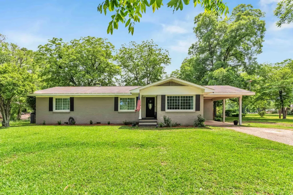 143 Broad Street Gilbertown AL 36908