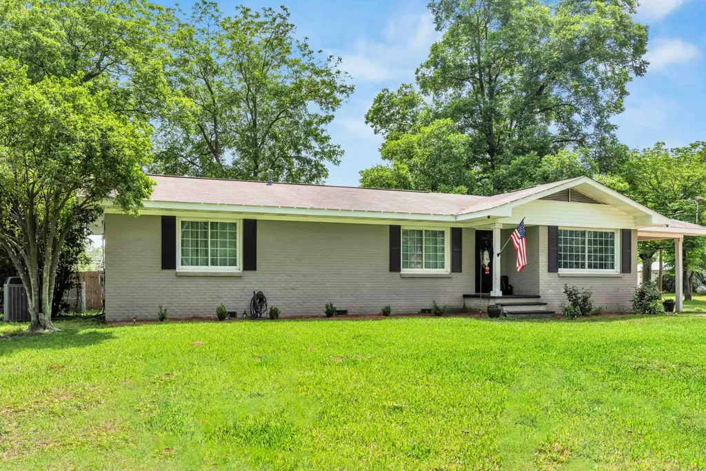 143 Broad Street Gilbertown AL 36908