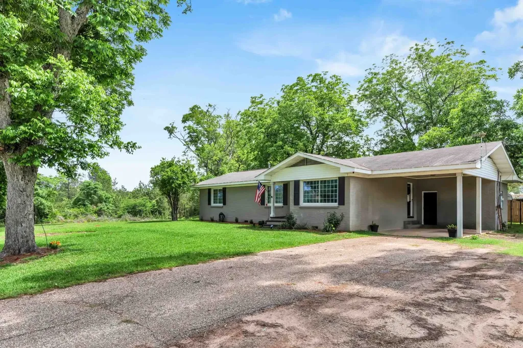 143 Broad Street Gilbertown AL 36908