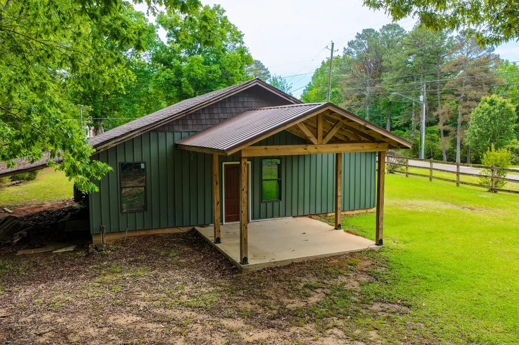 252 County Road 1 Hamilton AL 35570