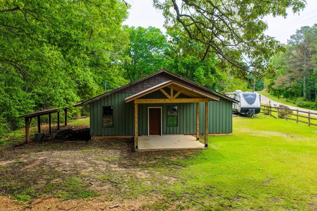 252 County Road 1 Hamilton AL 35570