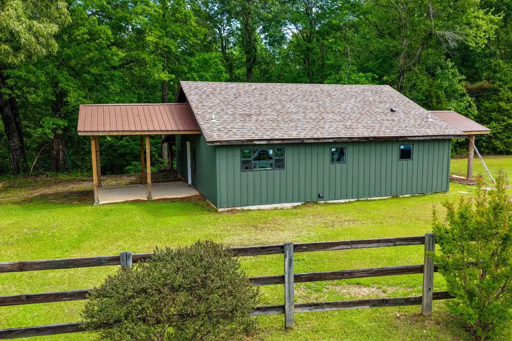 252 County Road 1 Hamilton AL 35570