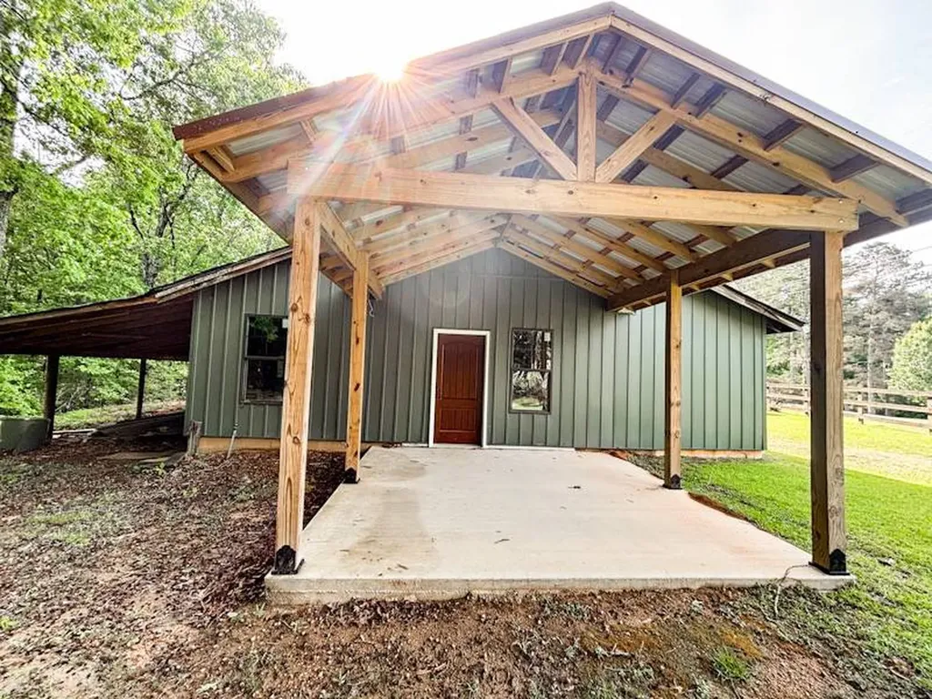 252 County Road 1 Hamilton AL 35570