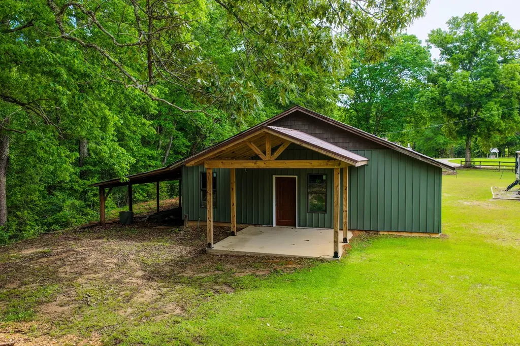 252 County Road 1 Hamilton AL 35570