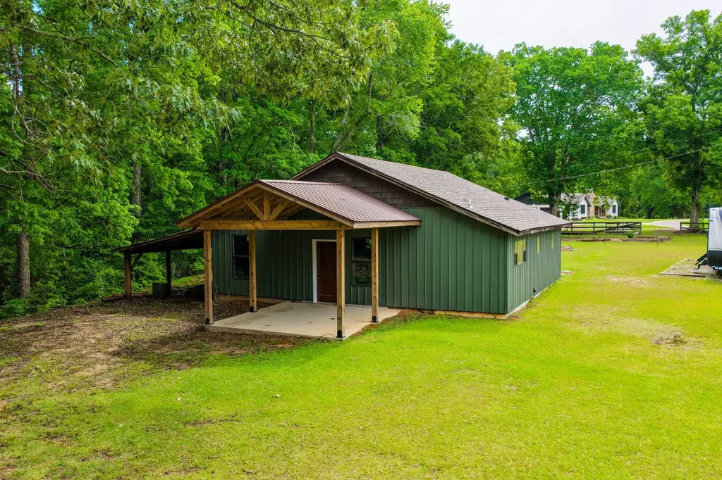 252 County Road 1 Hamilton AL 35570