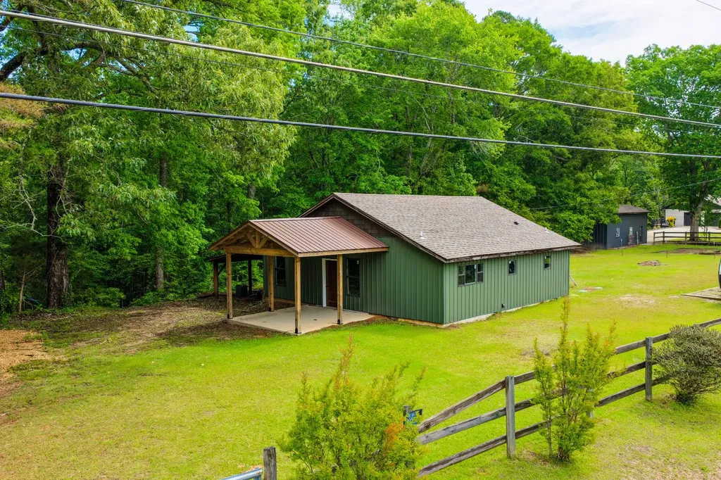 252 County Road 1 Hamilton AL 35570