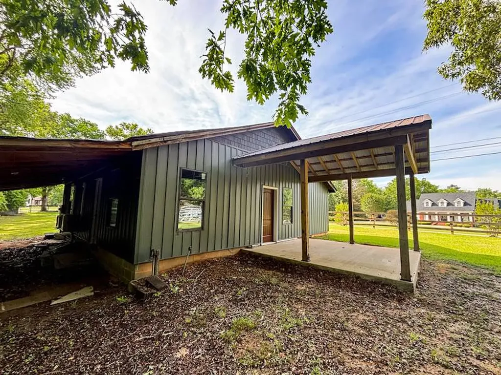 252 County Road 1 Hamilton AL 35570