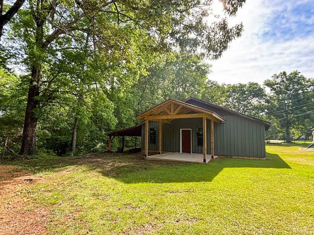 252 County Road 1 Hamilton AL 35570