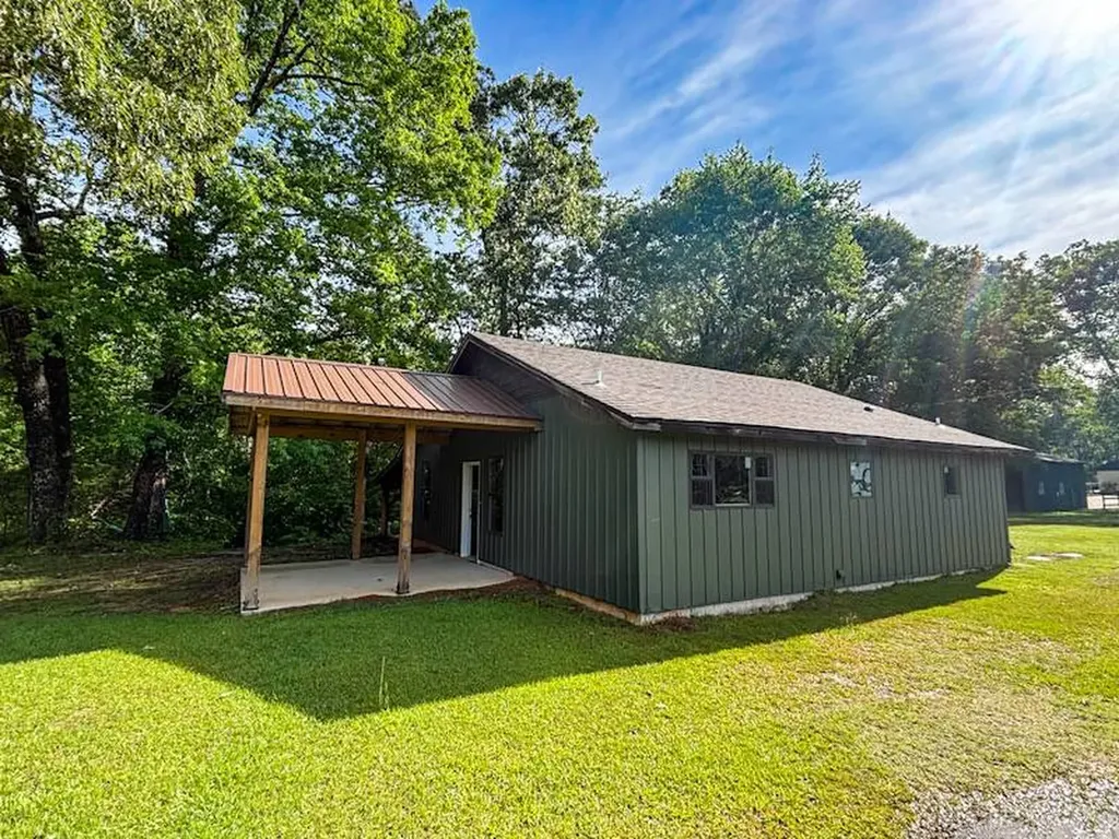252 County Road 1 Hamilton AL 35570