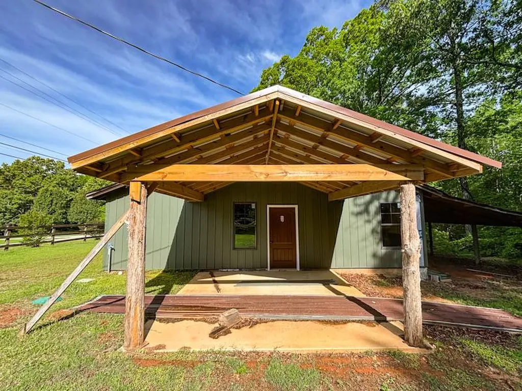 252 County Road 1 Hamilton AL 35570