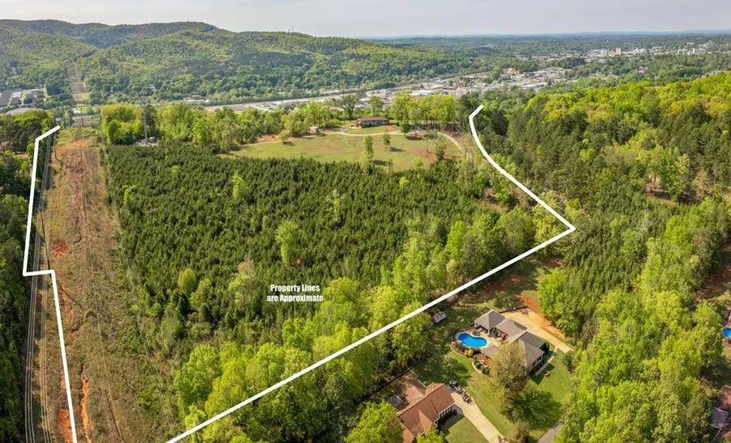 900 Greenbriar Dear Road Anniston AL 36207