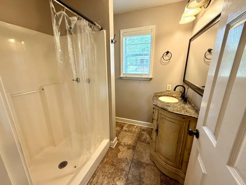 728 2nd SW Avenue Hamilton AL 35570