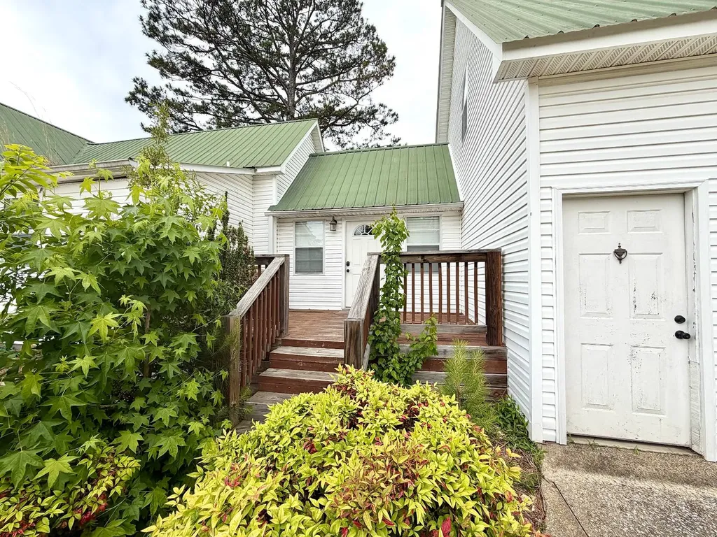 728 2nd SW Avenue Hamilton AL 35570