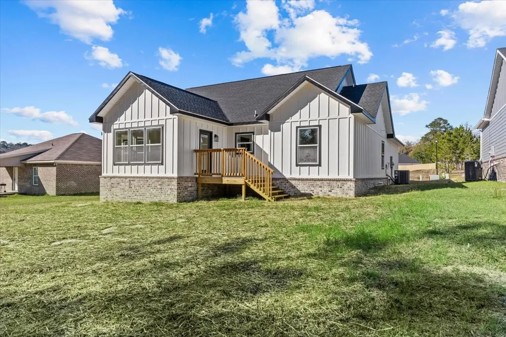 359 Spruce Lane Ozark AL 36360