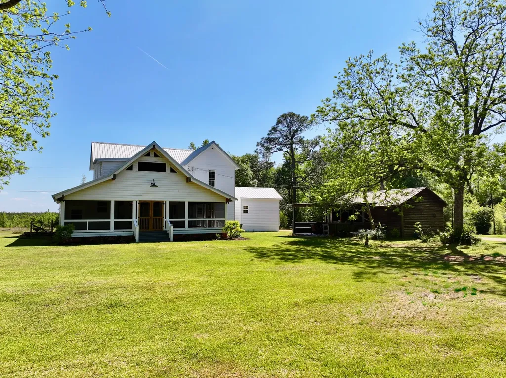 1418 Hebron Road Grove Hill AL 36451