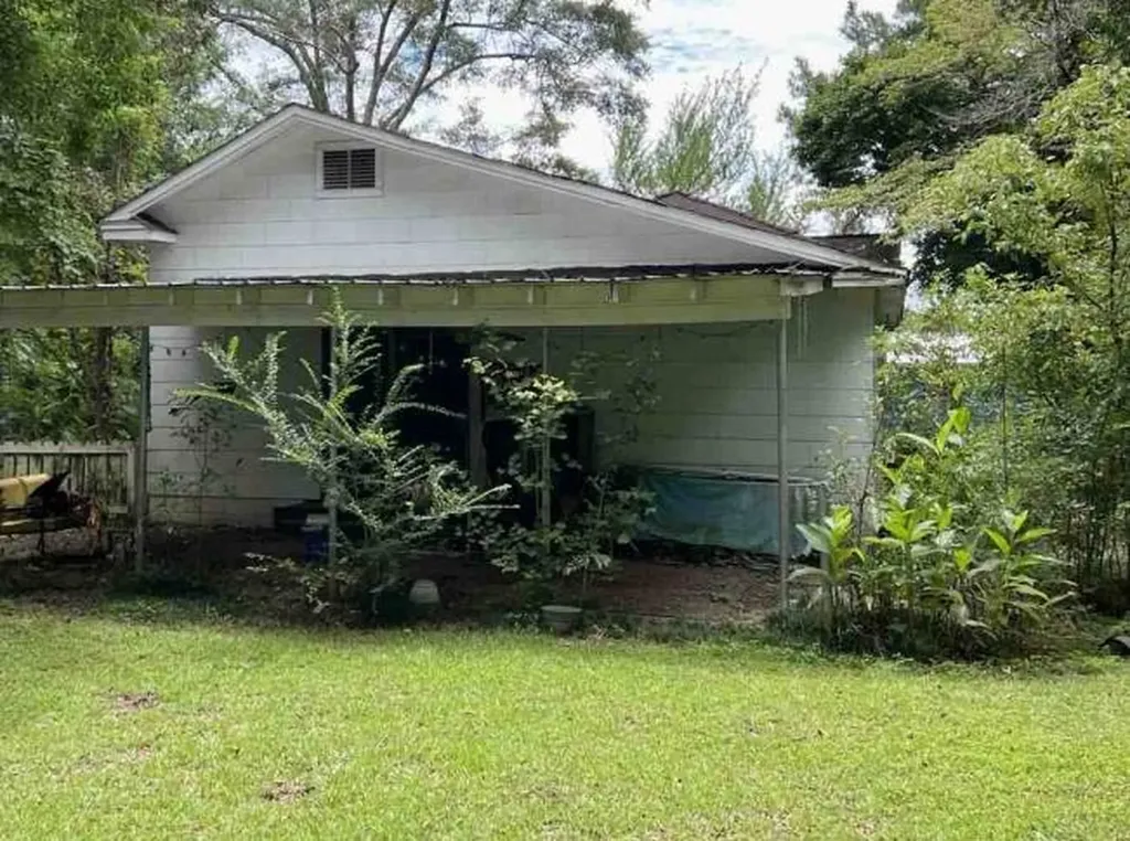 408 College Street Greensboro AL 36744