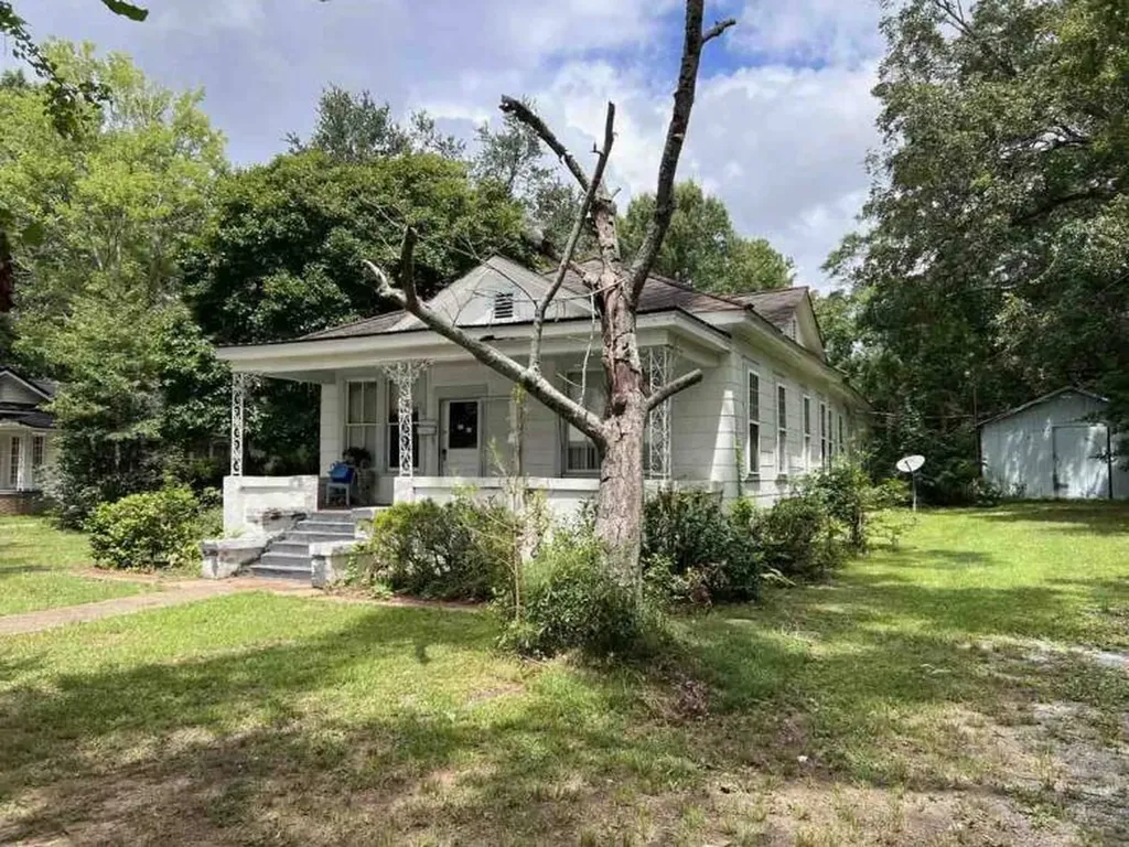 408 College Street Greensboro AL 36744