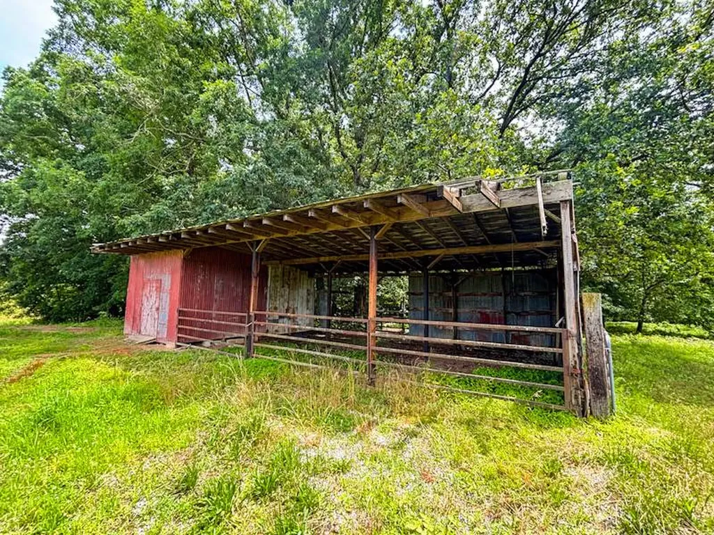 2 County Road 496 Lexington AL 35648