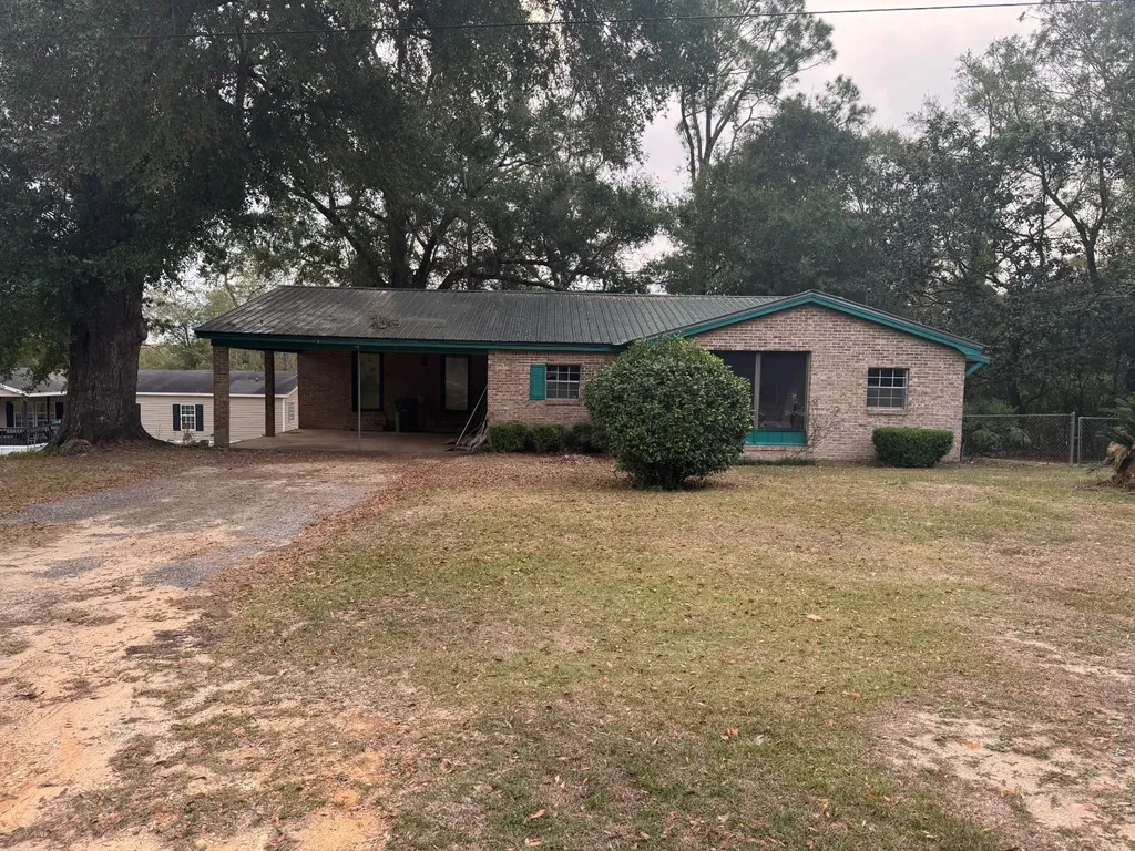 1512 N 4th Street Florala AL 36442