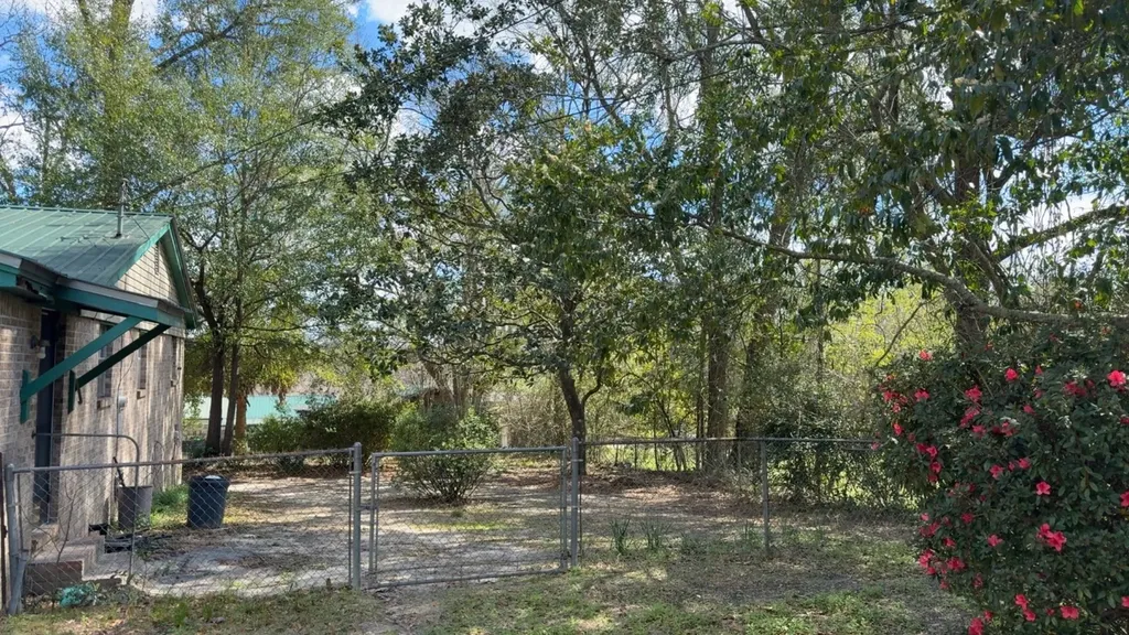 1512 N 4th Street Florala AL 36442