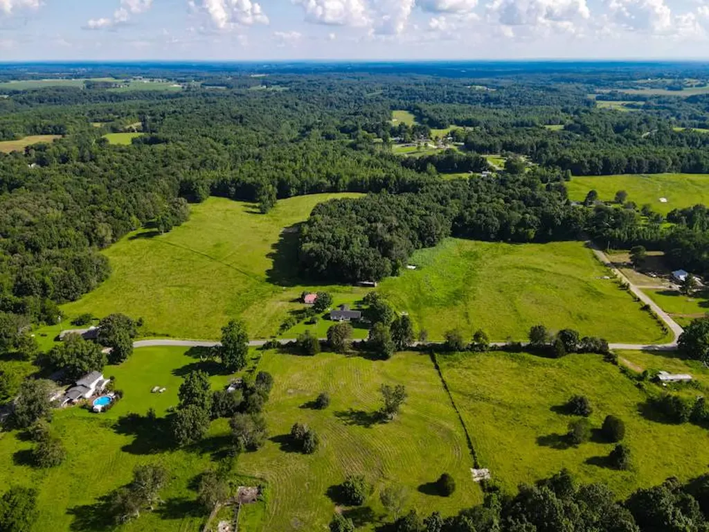 1 Cr 496 Lexington AL 35648