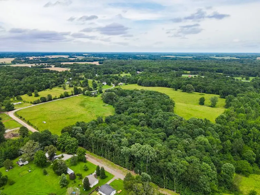 1 Cr 496 Lexington AL 35648