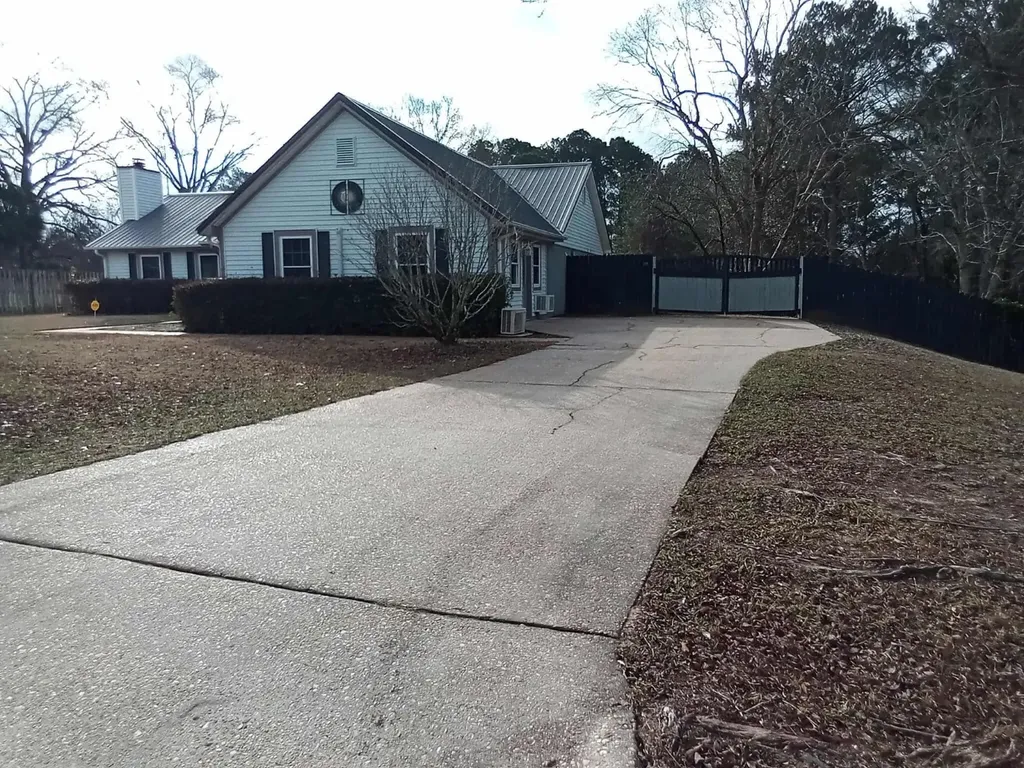 467 Blake Drive Ozark AL 36360