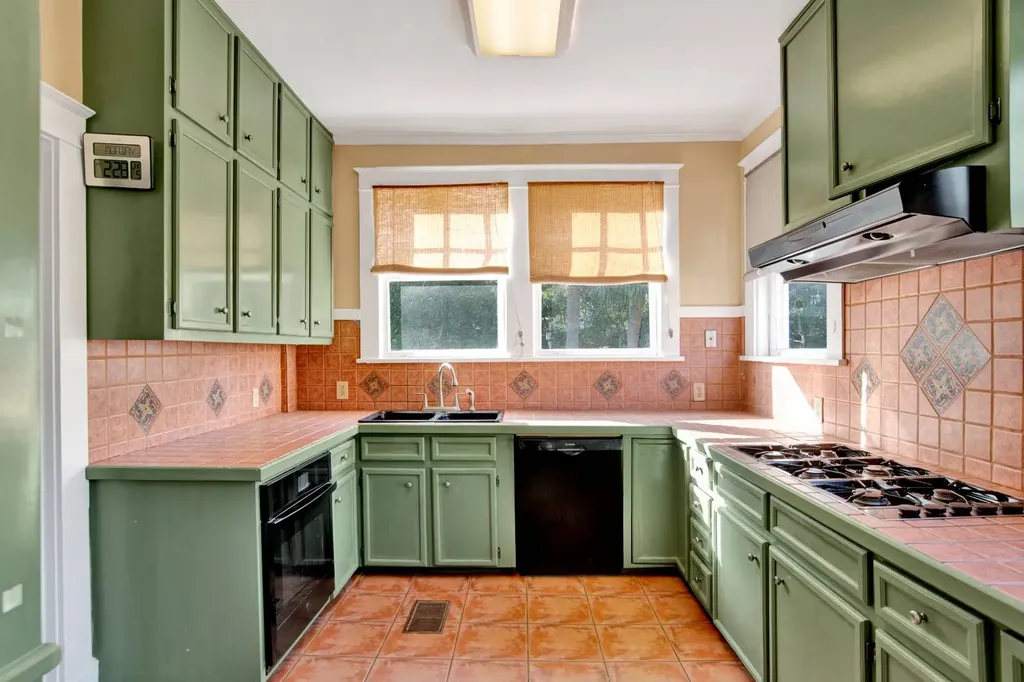 4 Demouy Avenue Mobile AL 36606