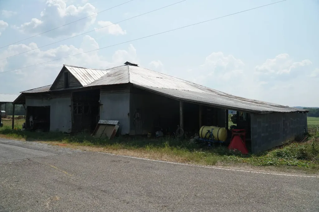 18369 Highway 253 Hamilton AL 35570