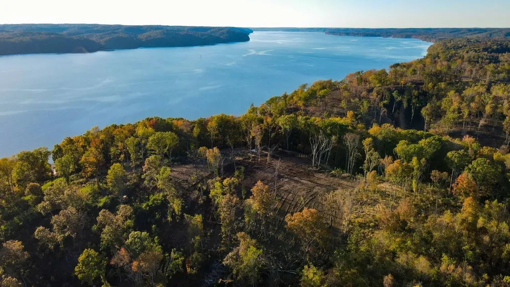 2 Lake Bend Shores Drive Florence AL 35633