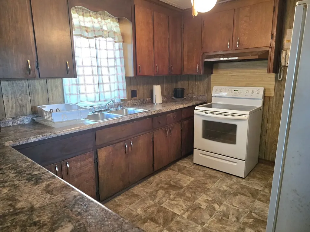 1228 River Road Ariton AL 36311