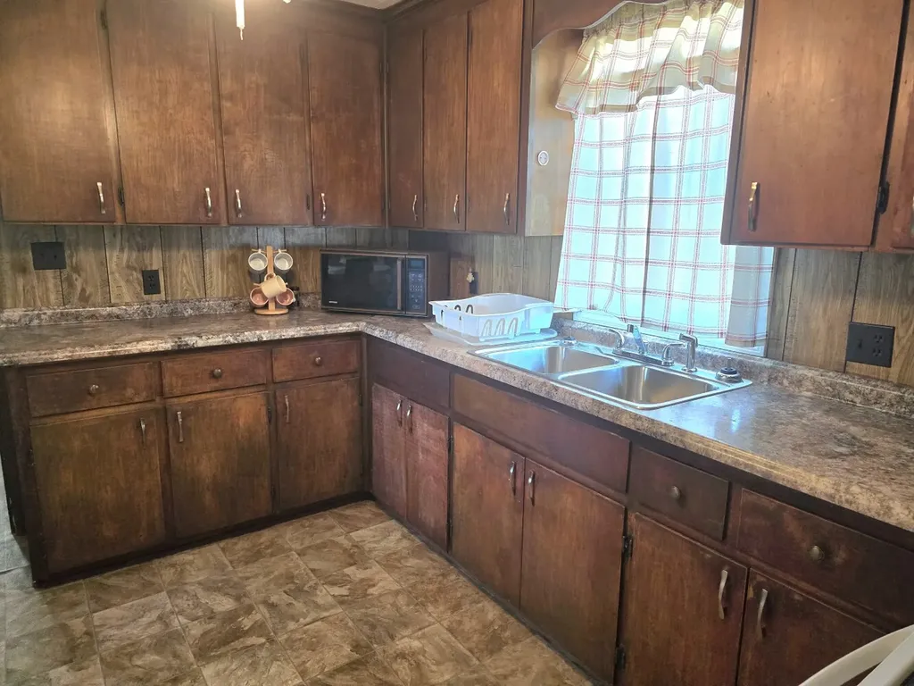 1228 River Road Ariton AL 36311