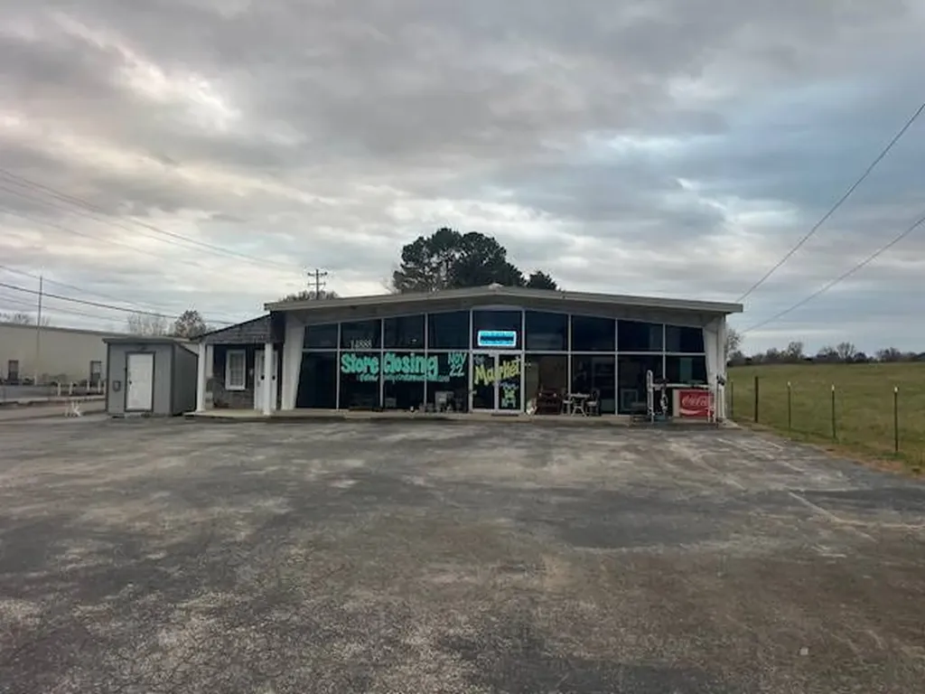 14888 Court Street Moulton AL 35650