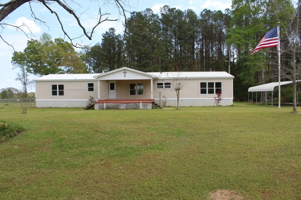 4614 Dock Road Honoraville AL 36042