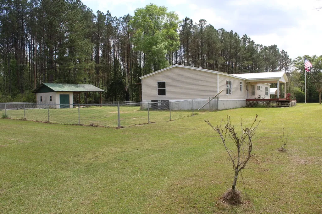 4614 Dock Road Honoraville AL 36042