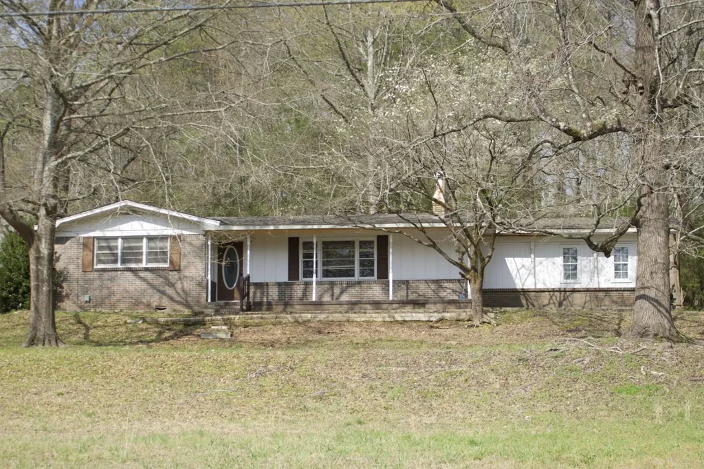 2178 County Highway 1 Hamilton AL 35570