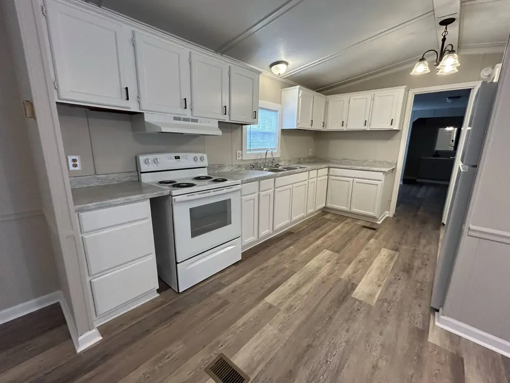 97 White Oak Village Rainbow City AL 35906
