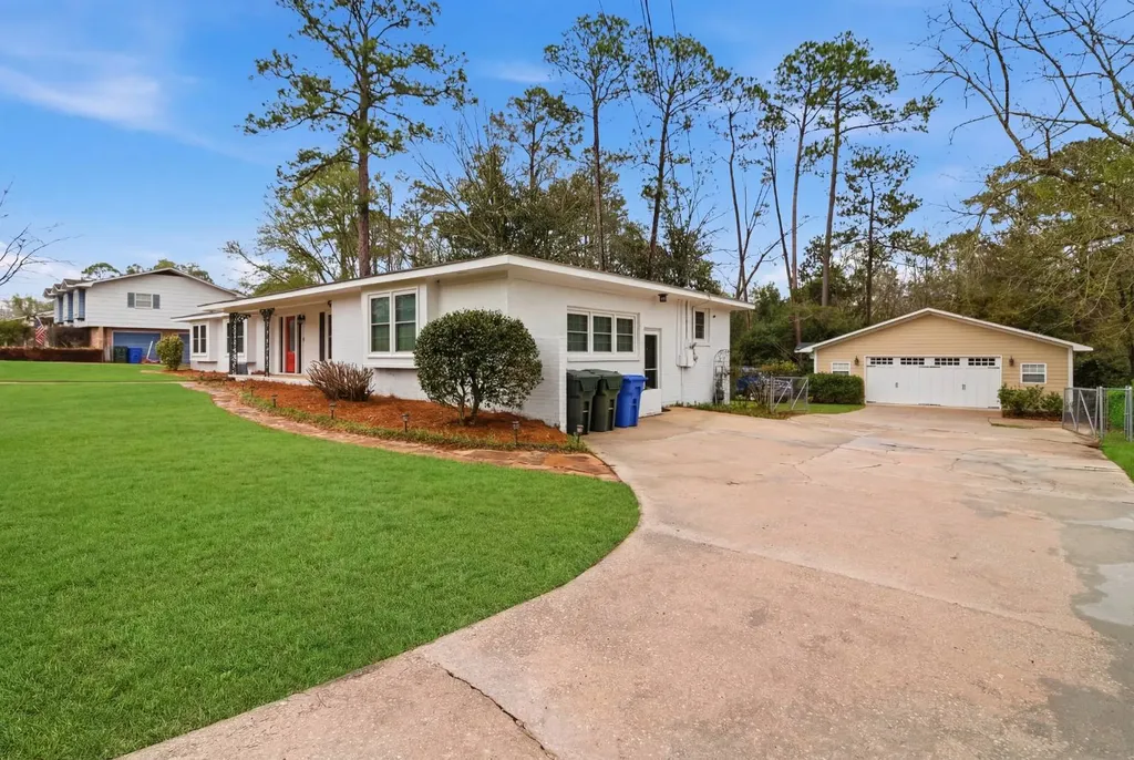 1400 Buena Vista Drive Dothan AL 36303